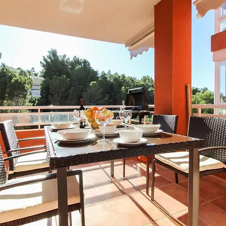 Amazing In With 2 Bedrooms, Wifi And Outdoor Swimming Pool דירה